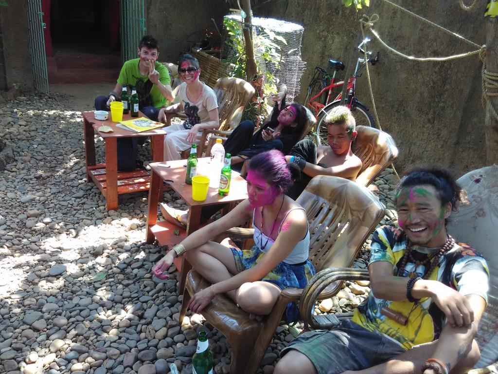 Bricks And Bamboo Hostel Анжуна Екстер'єр фото