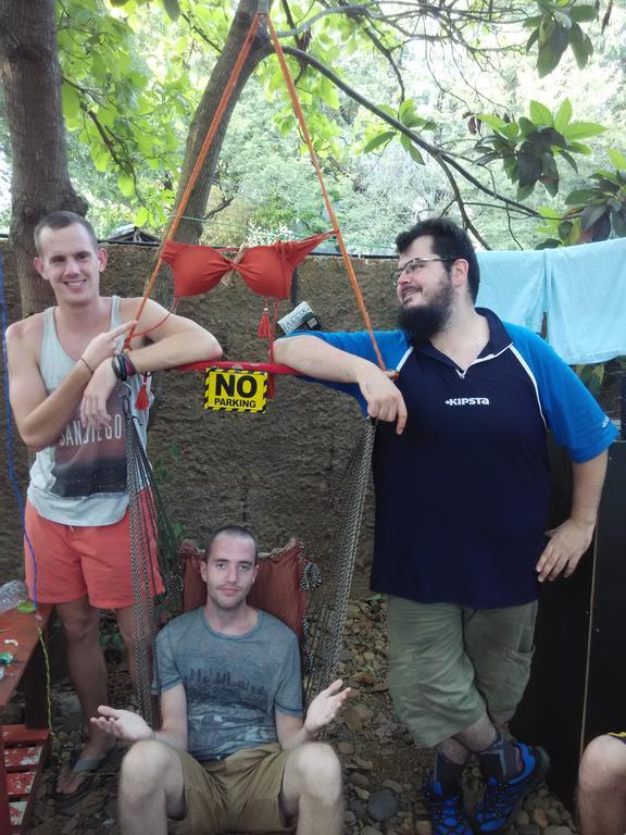 Bricks And Bamboo Hostel Анжуна Екстер'єр фото