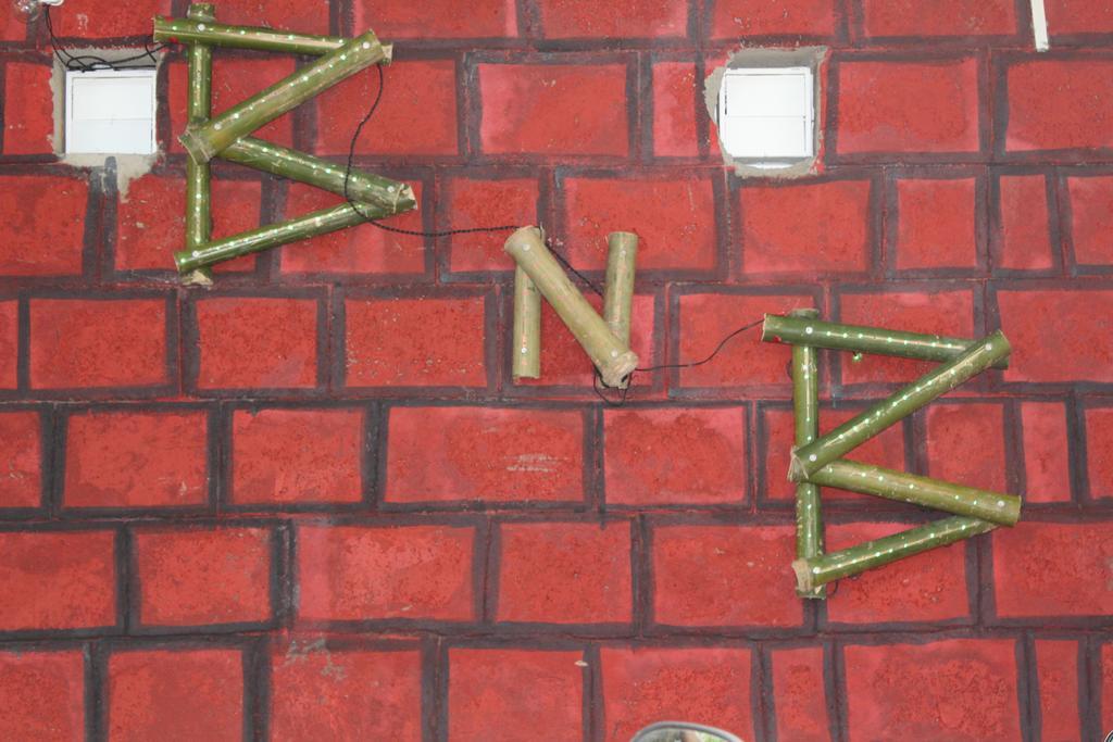 Bricks And Bamboo Hostel Анжуна Екстер'єр фото