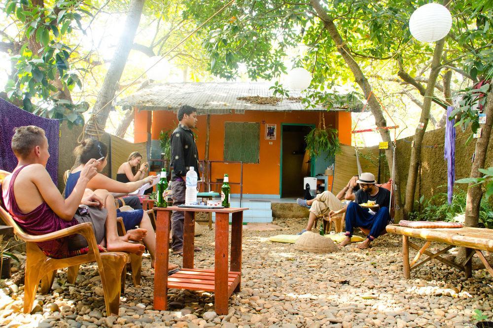 Bricks And Bamboo Hostel Анжуна Екстер'єр фото