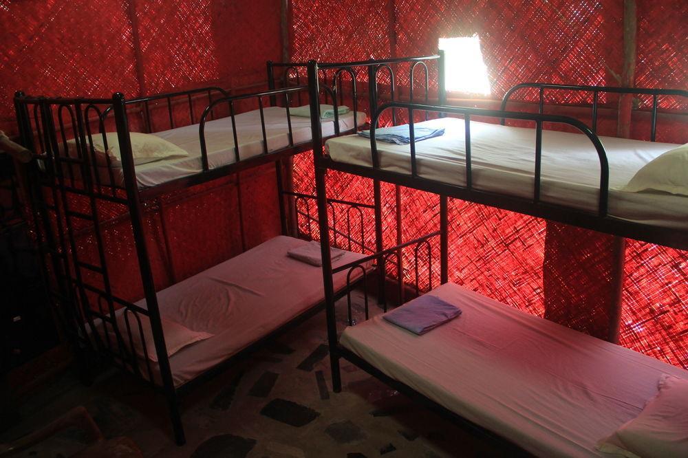 Bricks And Bamboo Hostel Анжуна Екстер'єр фото