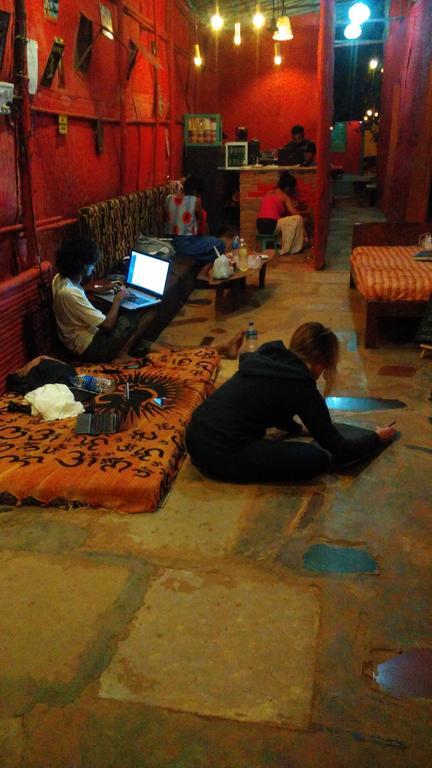 Bricks And Bamboo Hostel Анжуна Екстер'єр фото