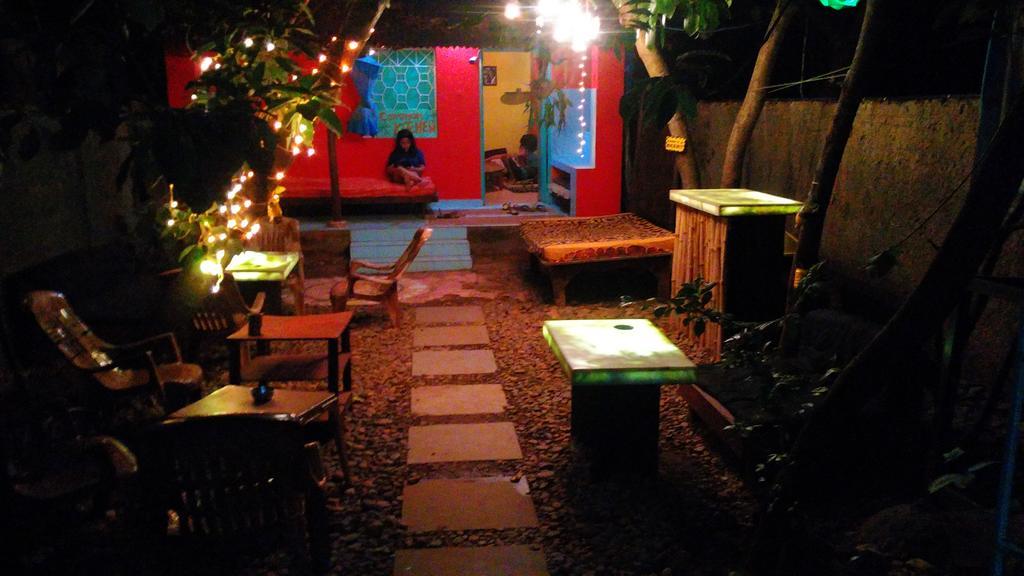 Bricks And Bamboo Hostel Анжуна Екстер'єр фото