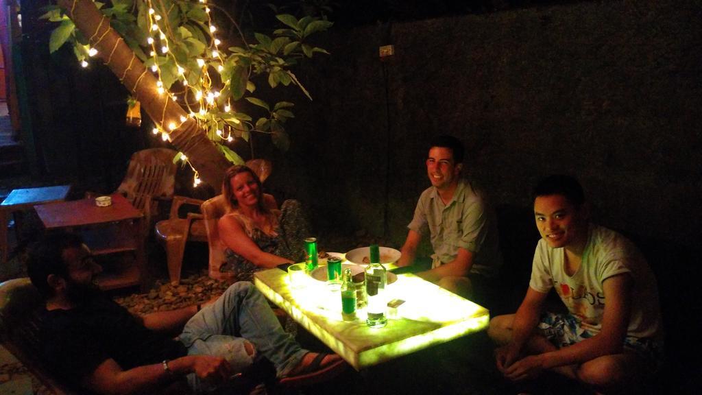 Bricks And Bamboo Hostel Анжуна Екстер'єр фото