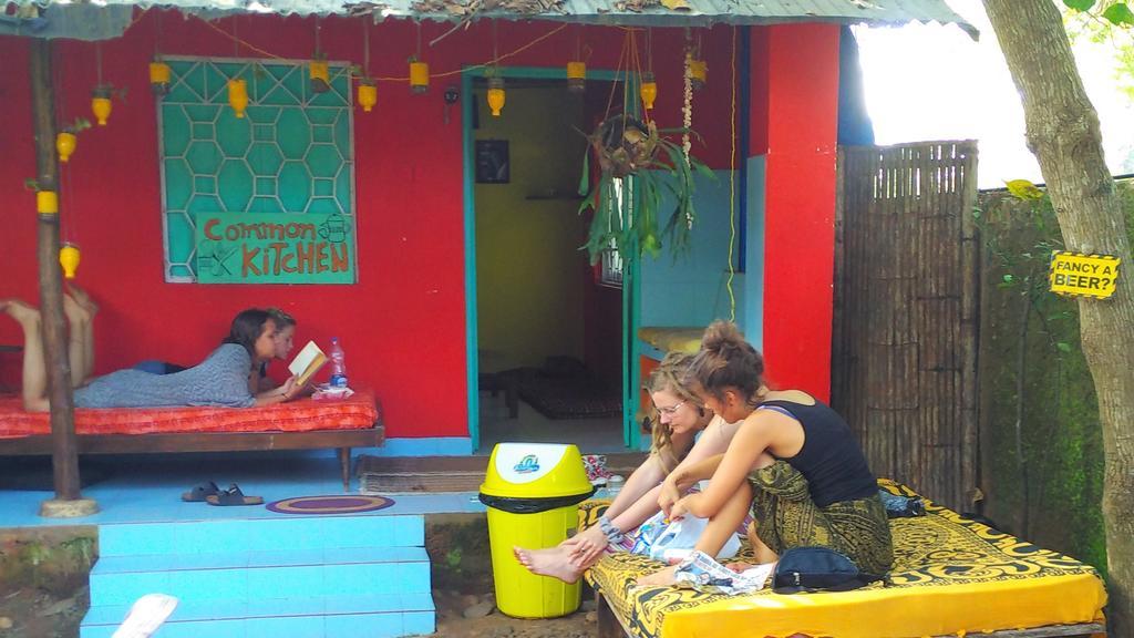 Bricks And Bamboo Hostel Анжуна Екстер'єр фото