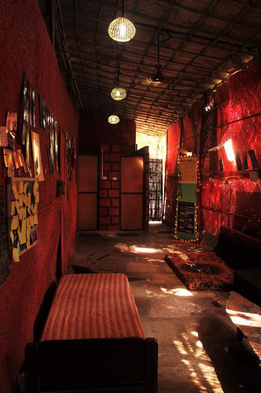 Bricks And Bamboo Hostel Анжуна Екстер'єр фото