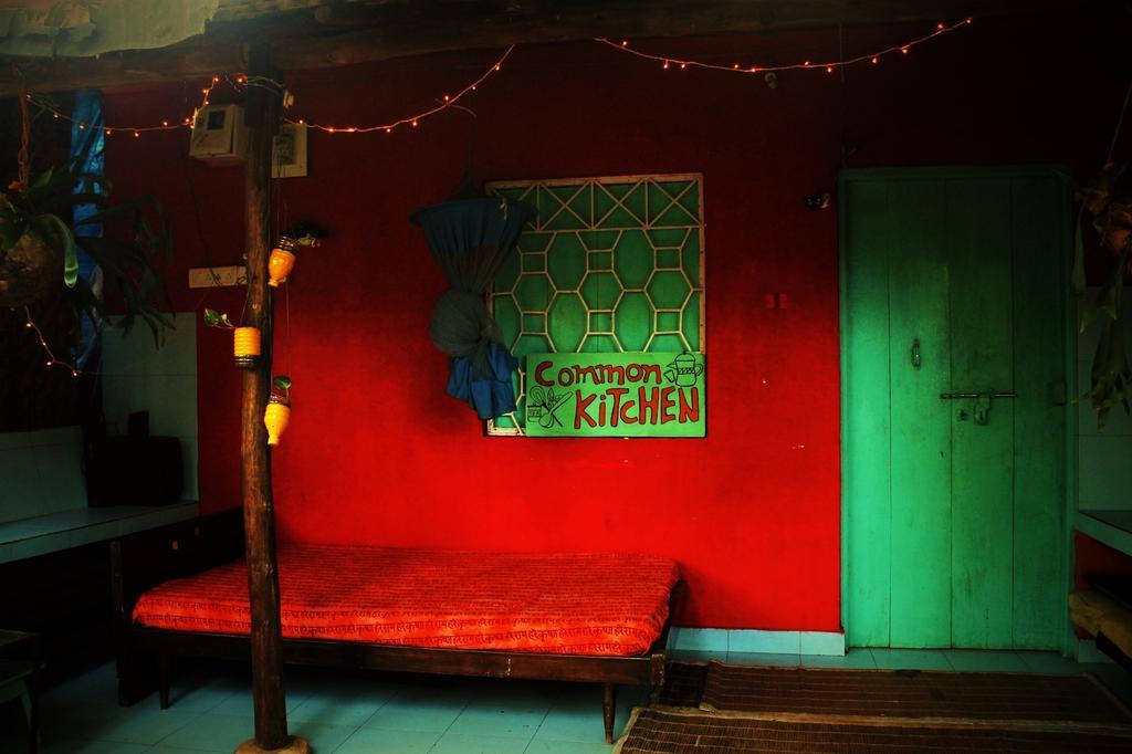 Bricks And Bamboo Hostel Анжуна Екстер'єр фото