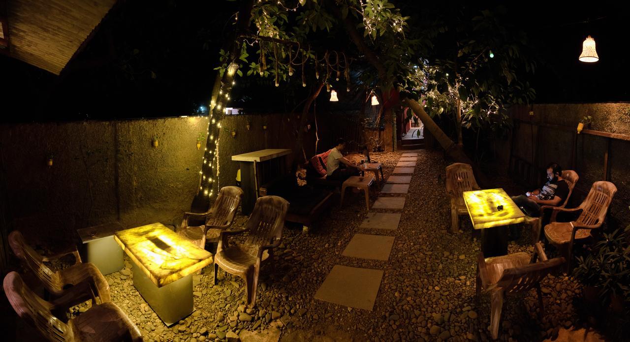 Bricks And Bamboo Hostel Анжуна Екстер'єр фото