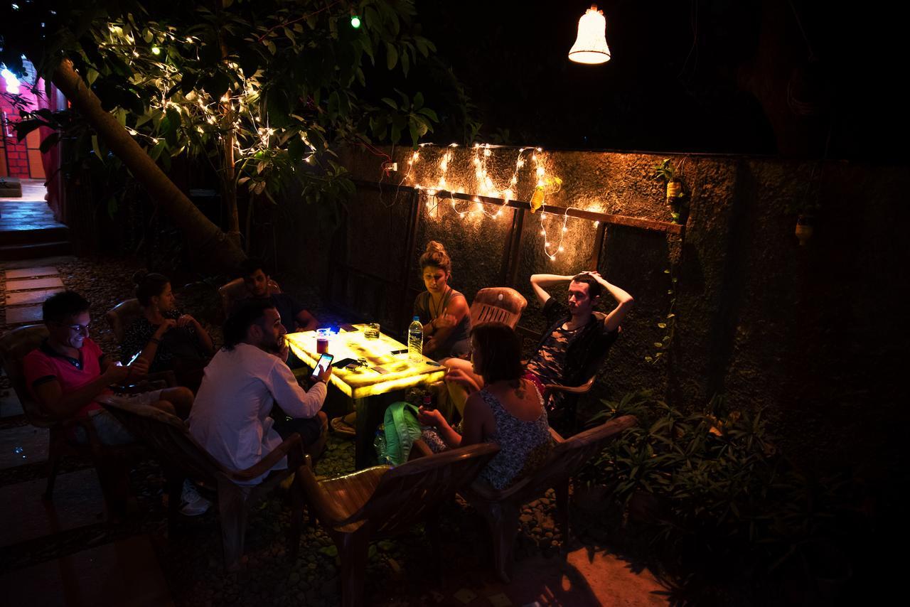 Bricks And Bamboo Hostel Анжуна Екстер'єр фото